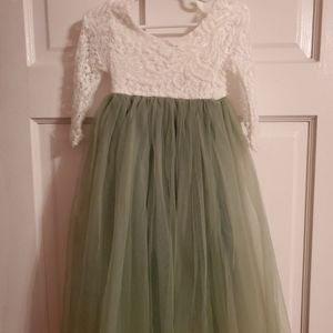 Green/White lace tulle dress 2t